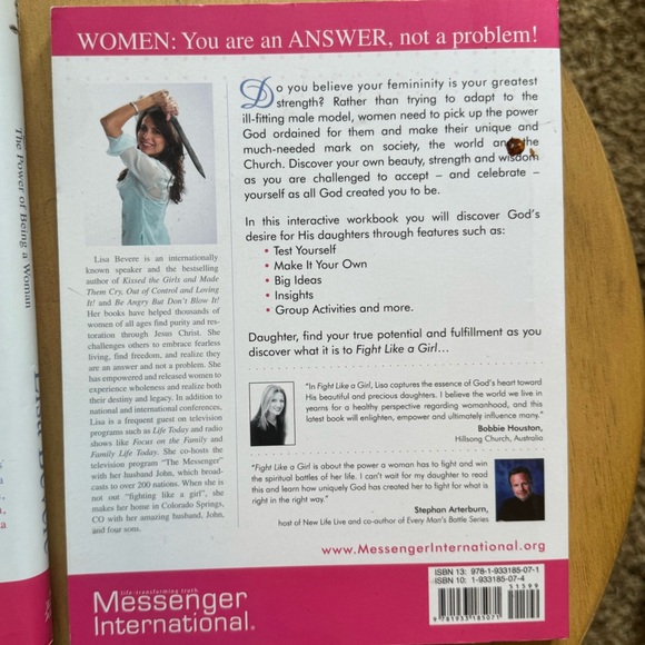 Fight like a girl book and work book by Lisa Bevere - Picture 5 of 6